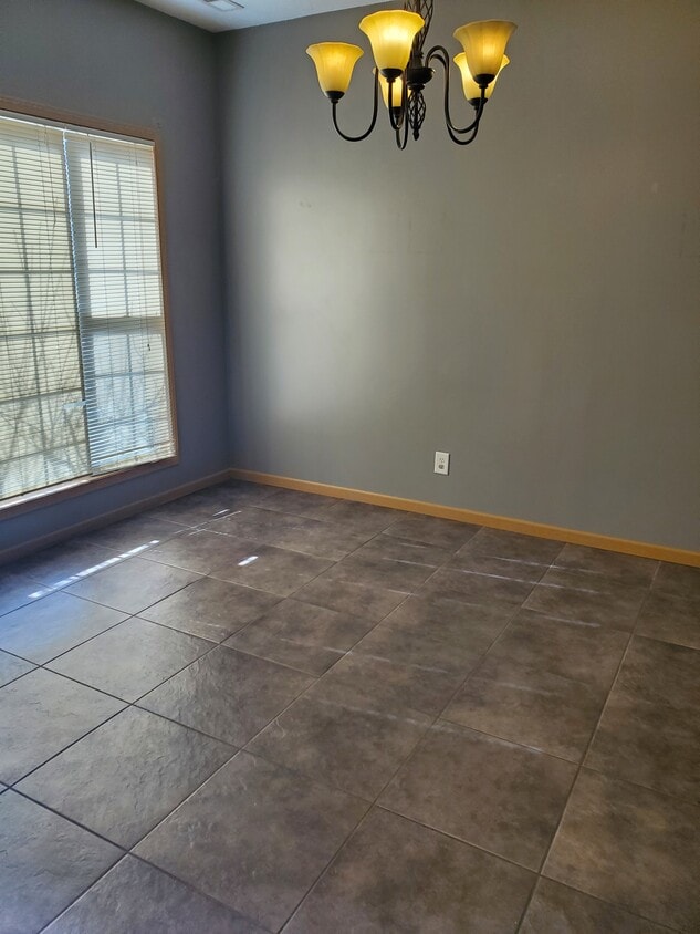 Building Photo - 2923 Lilly Dr