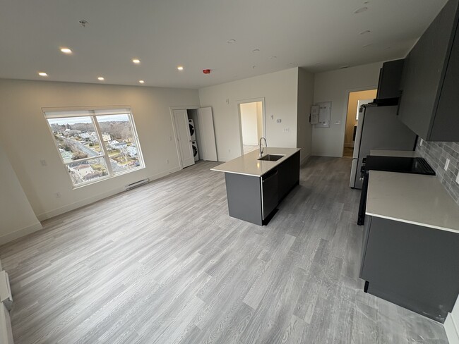 Building Photo - Beautiful New 1 Bed + Den