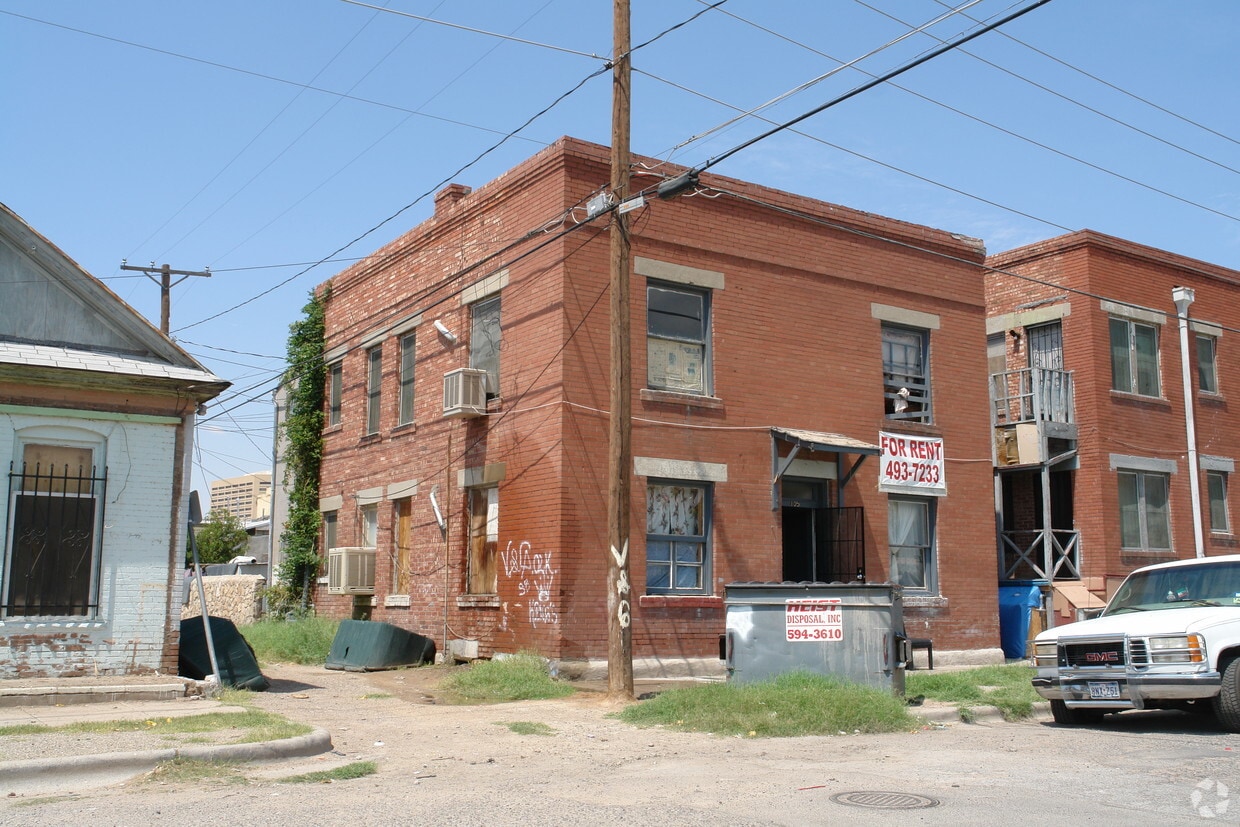 Primary Photo - 105 Tays St
