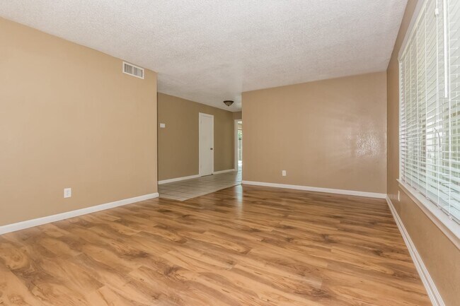 Building Photo - 3116 Bridgeford Dr