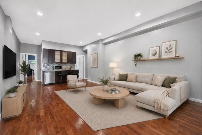 Building Photo - 447 Mercer St