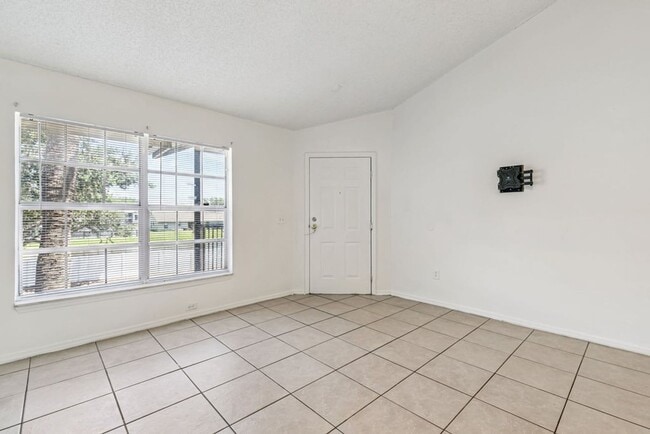 Building Photo - Spacious and Affordable 2/2 Condo In Lancelot at Winter Park