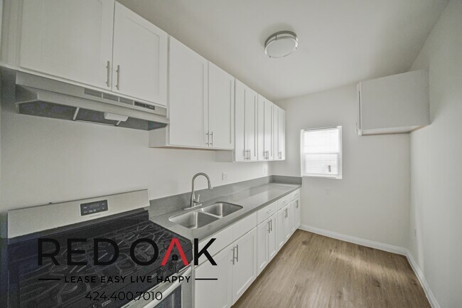 Building Photo - 410 N Coronado St
