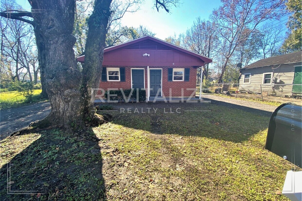 Foto principal - Renovated 1 Bedroom 1 Bath DUPLEX!