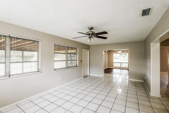 Foto del edificio - 4896 NW 6th Ct