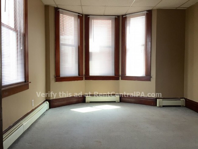 Building Photo - 105 Verbeke St