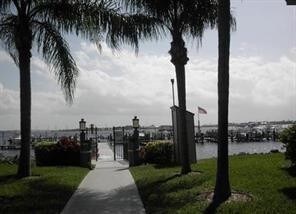 Foto del edificio - 1600 NE Dixie Hwy