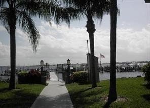 Building Photo - 1600 NE Dixie Hwy