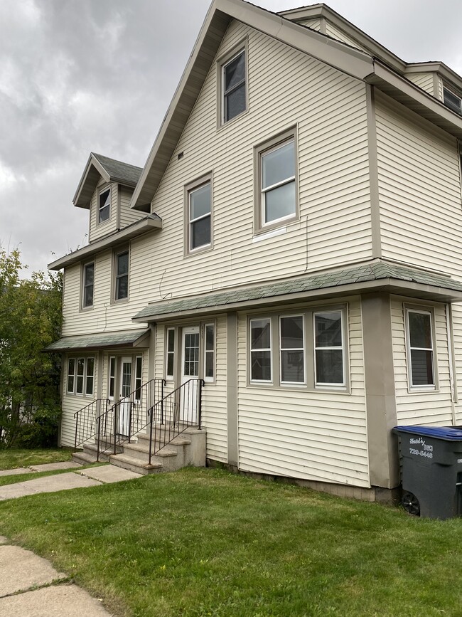 Building Photo - 423 N 15th Ave E