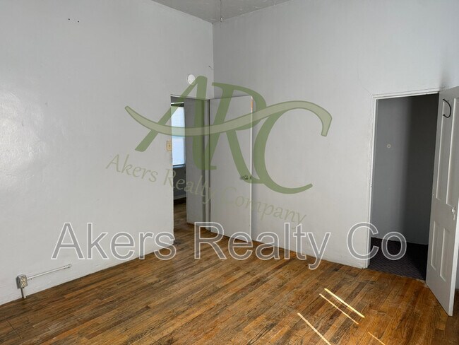 Foto del edificio - 523 E Adams Ave