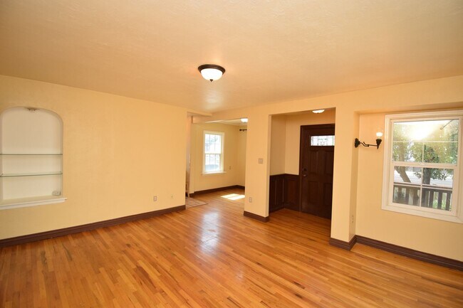 Foto del edificio - Amazing Home in Millcreek with Backyard Oasis!