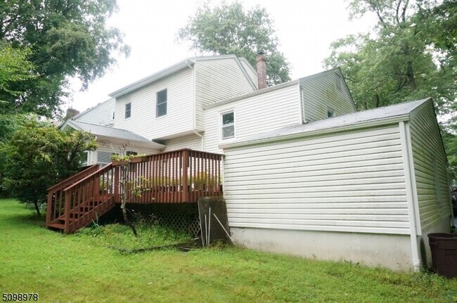 Building Photo - 5 Stoney Hill Pl