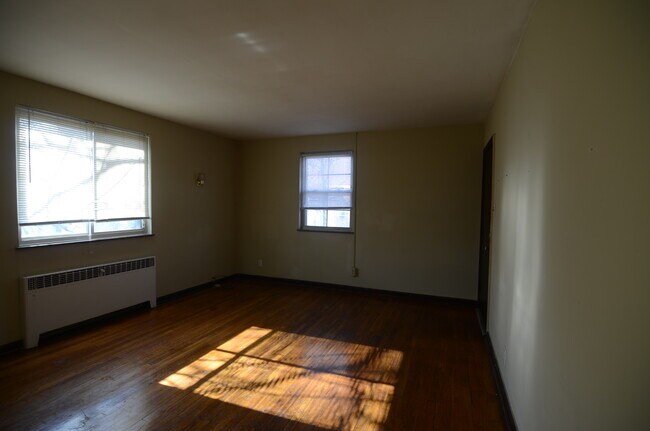 Building Photo - 5648 Montgomery Rd