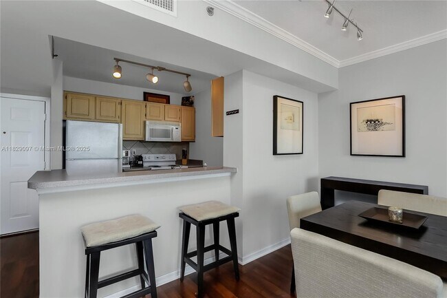Building Photo - 2665 SW 37th Ave