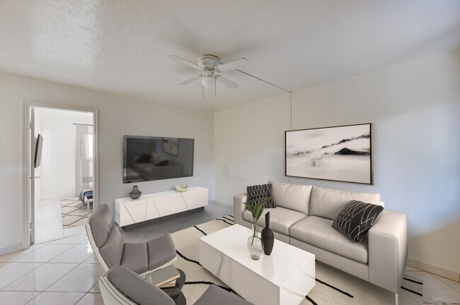 Building Photo - 122 S Lakeside Dr