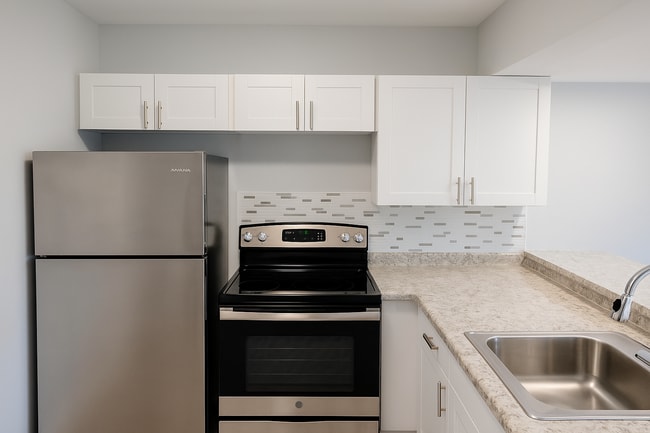 Foto del edificio - Brandon Palm Springs Apartment Homes
