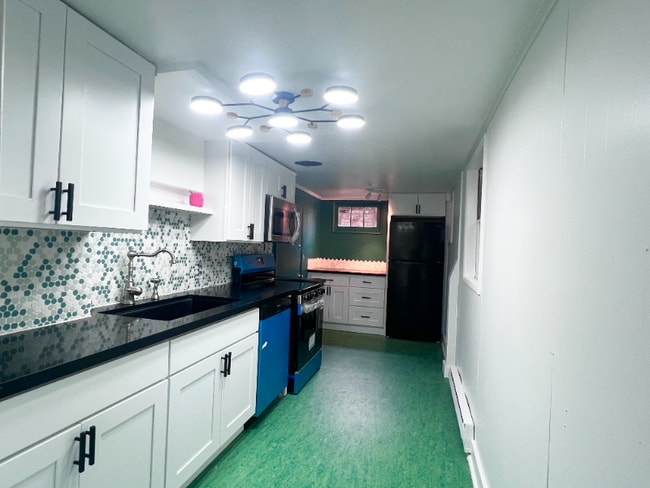 Foto del edificio - 317-319 NE 66th Ave