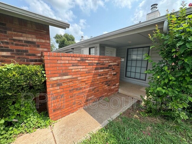 Building Photo - 10900 Greystone Ave