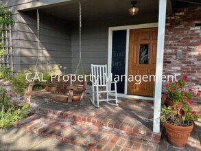 Building Photo - 532 Country Club Dr