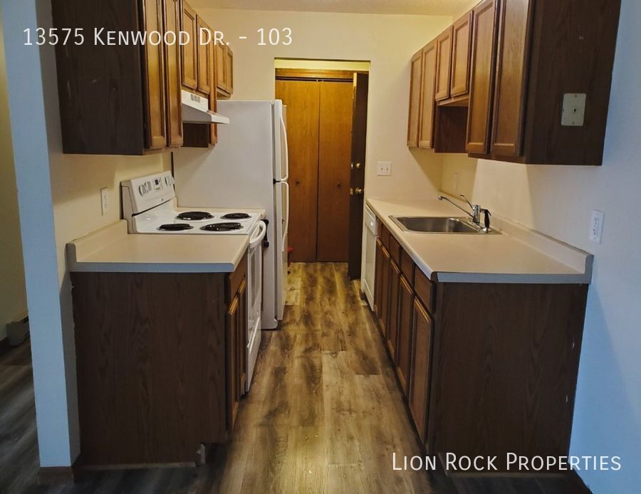 Primary Photo - 13575 Kenwood Dr N