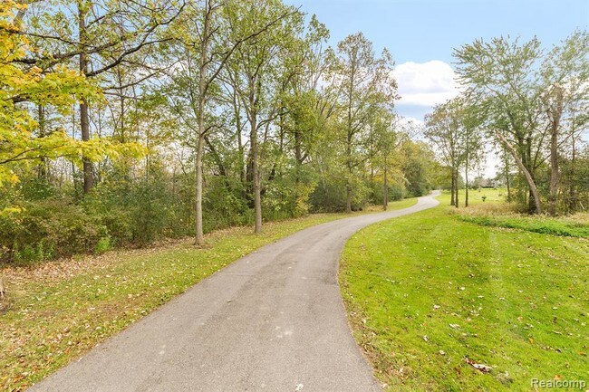 Foto del edificio - 5950 N Territorial Rd