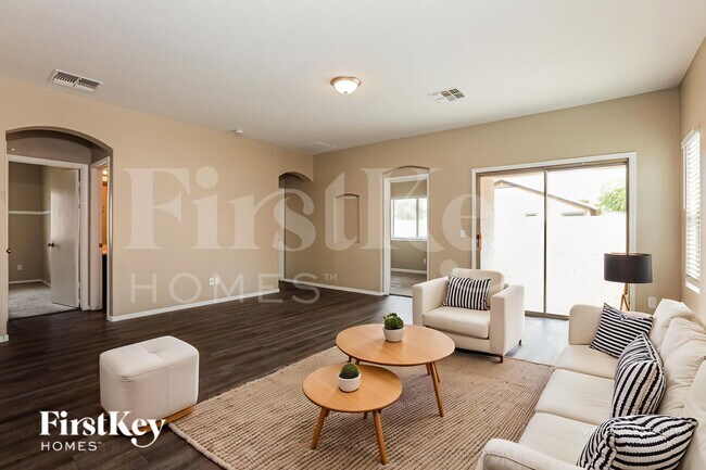 Foto del edificio - 2850 E Silverbell Rd