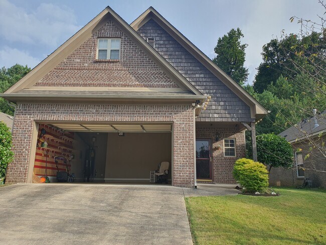 Building Photo - 379 W Park Dr