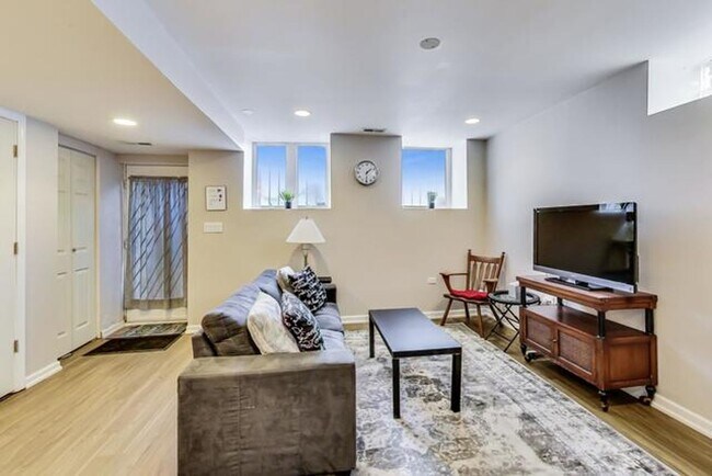 Foto del edificio - 2211 W Armitage Ave