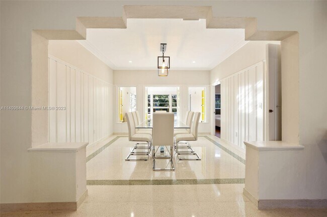 Foto del edificio - 3760 Royal Palm Ave