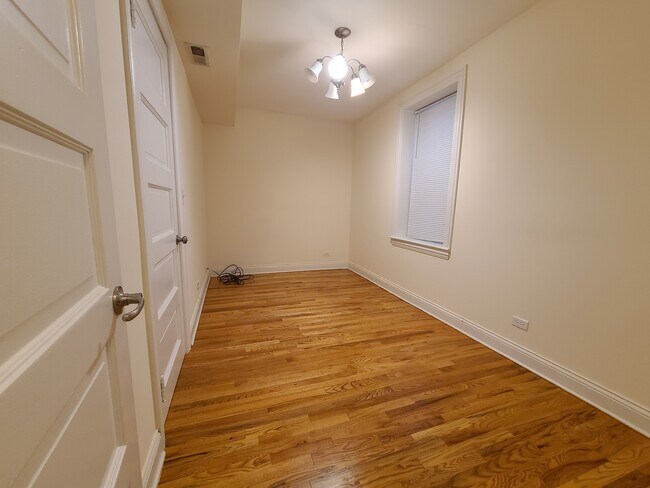 Building Photo - 2459 W Thomas St