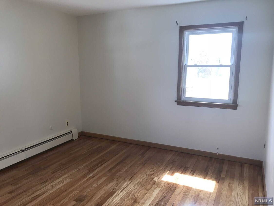 Foto principal - 84 Elm Ave