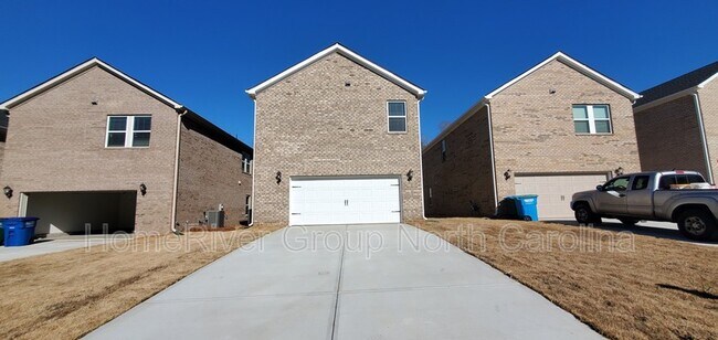 Building Photo - 3317 Lisburn St