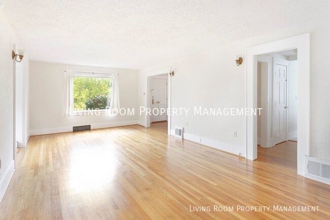 Building Photo - 2908 NE Skidmore St