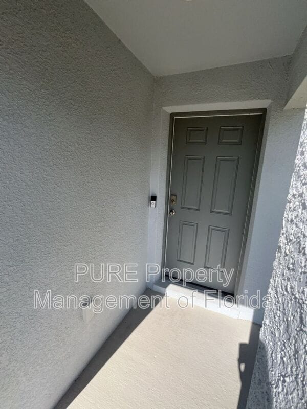Building Photo - 8618 SW 46th Ave