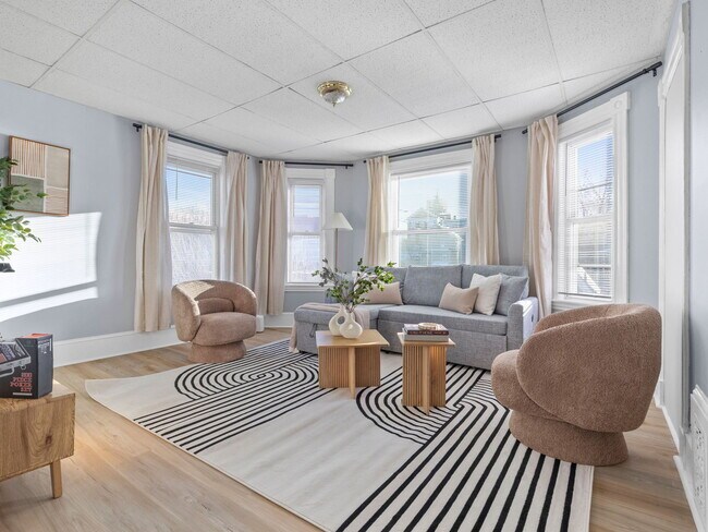 Building Photo - 168 School St