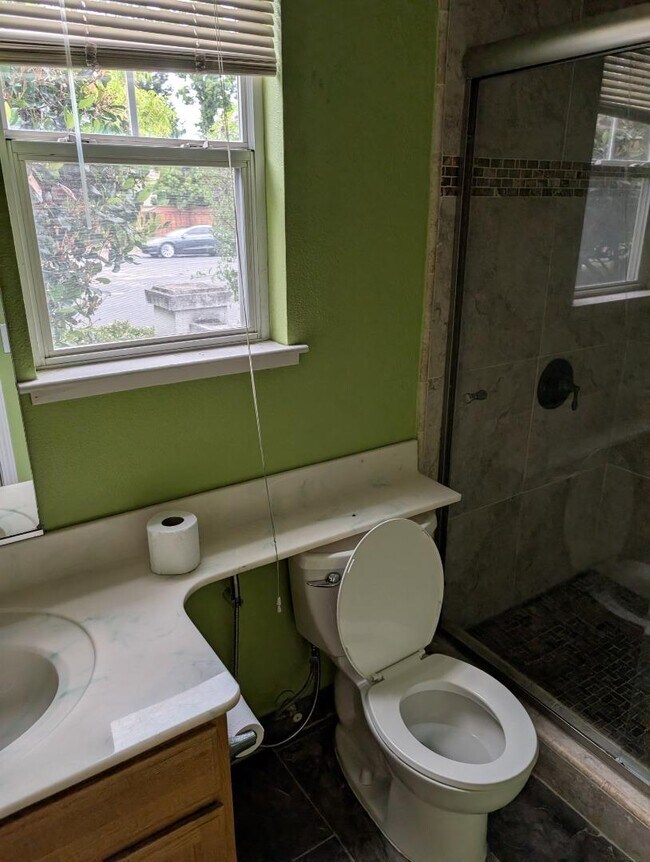 Foto del edificio - 833 N San Antonio Rd