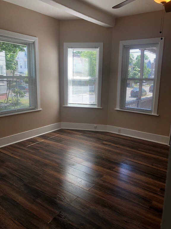 Foto del edificio - 810 Montello St