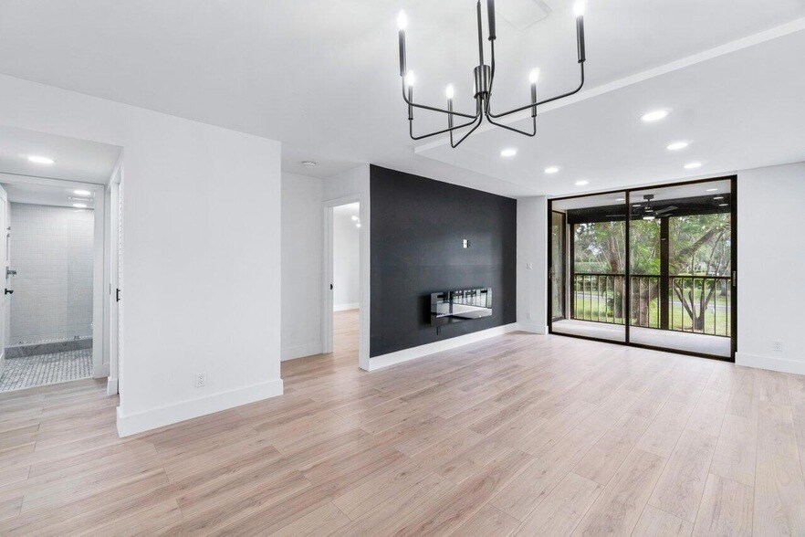 Foto principal - 6795 Huntington Ln