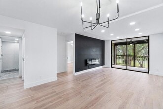 Building Photo - 6795 Huntington Ln