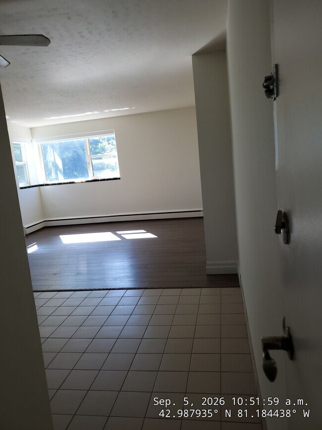 Building Photo - UPDATED 1 BEDROOM IN EAST LONDON-GREAT VALUE!