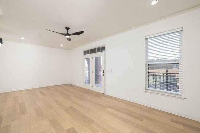 Building Photo - 1115 N Leverett Ave