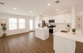 Building Photo - 7907 Elk Grv Ln
