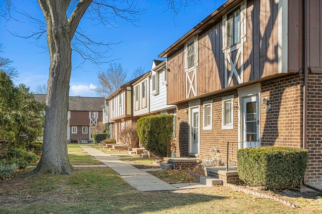 Building Photo - 8445 Hickory Dr