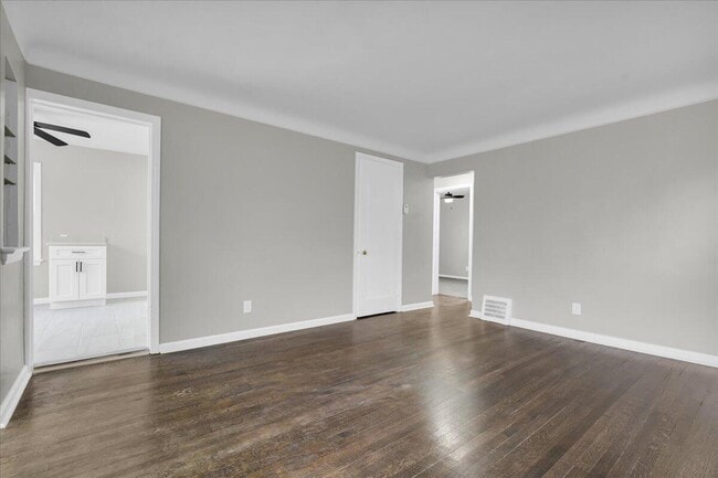 Building Photo - 11235 Portlance Ave