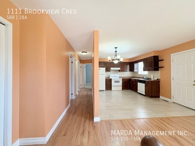 Building Photo - CHARMING 5 BEDROOM 2 BATH SPLIT LEVEL HOME...