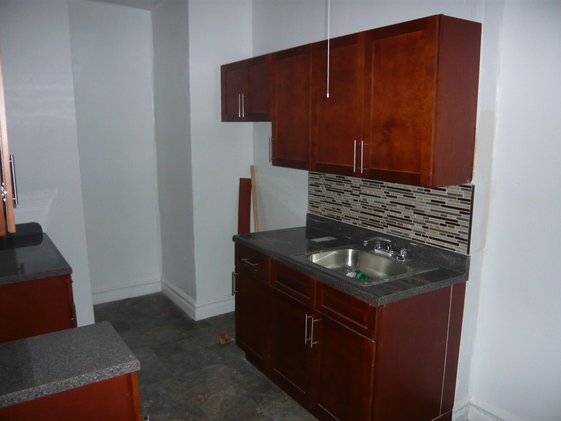 Primary Photo - 2131 Wallace Ave