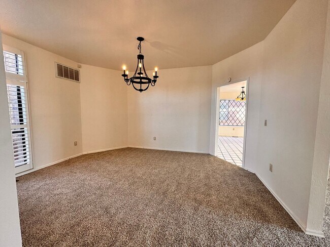 Foto del edificio - Spacious 4 Bed in Deer Creek