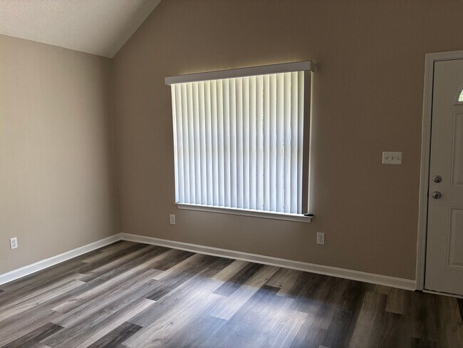 Foto del edificio - 301 Strawbridge Ln