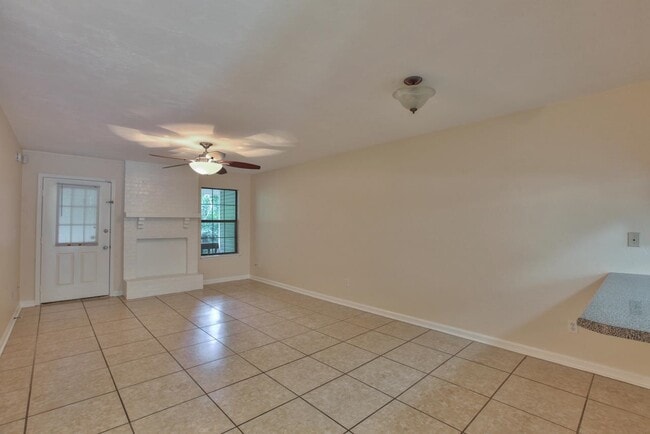 Building Photo - 2913 Woodrich Dr