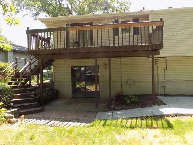 Foto del edificio - 6012 Fleetwood Dr